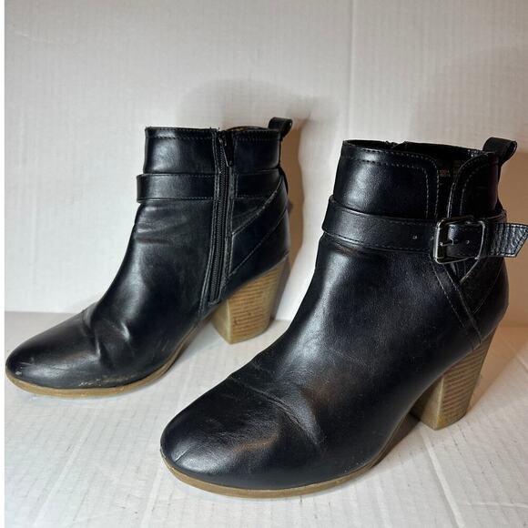 Black Closet Staple Size 8.5  Side Zip Strap Block Heel Ankle Boot Booties - Picture 3 of 10